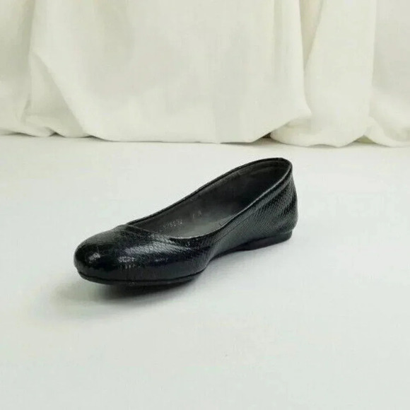 Stuart Weitzman 7M Women's Black Patent Leather Animal/Snake Print Slip On Flats - Picture 11 of 12
